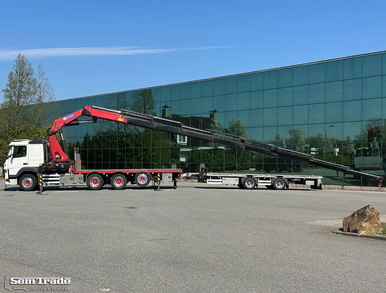 Volvo FMX 540 8X4 HMF 6020 K8 Kraan 231.000 KM + 2023 Sterk Trailer Super Condit - Kranbil: bilde 2 Volvo FMX 540 8X4 HMF 6020 K8 Kraan 231.000 KM + 2023 Sterk Trailer Super Condit - Kranbil: bilde 2