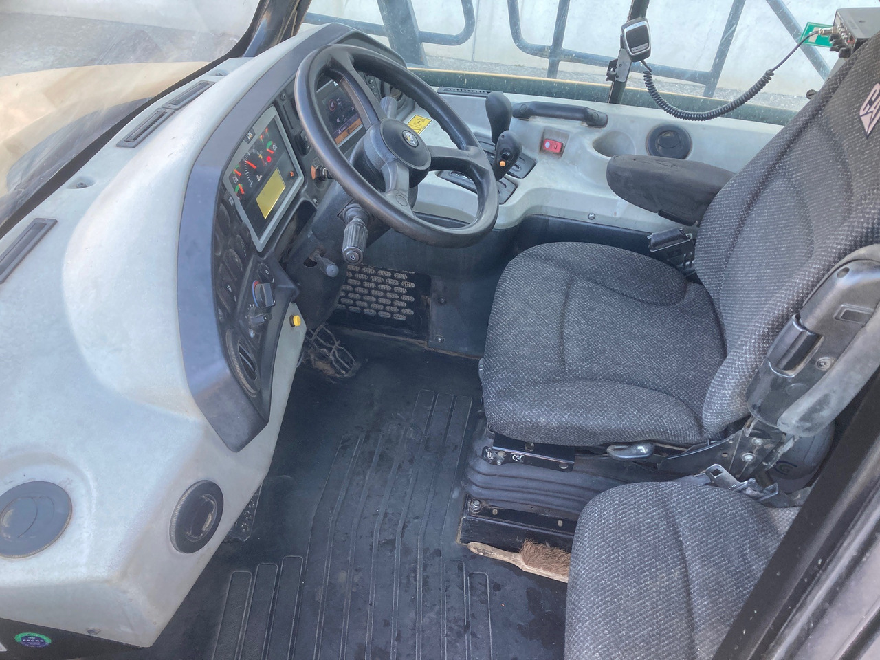 Rammestyrt dumper CATERPILLAR 730C: bilde 9