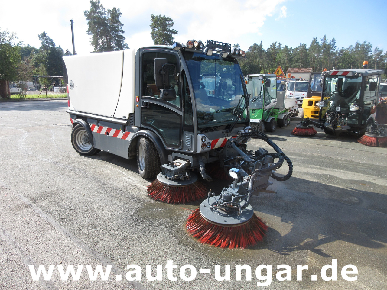 Boschung S3 Kehrmaschine urban sweeper Wildkrautbesen Allradlenkung - Feiebil: bilde 1 Boschung S3 Kehrmaschine urban sweeper Wildkrautbesen Allradlenkung - Feiebil: bilde 1