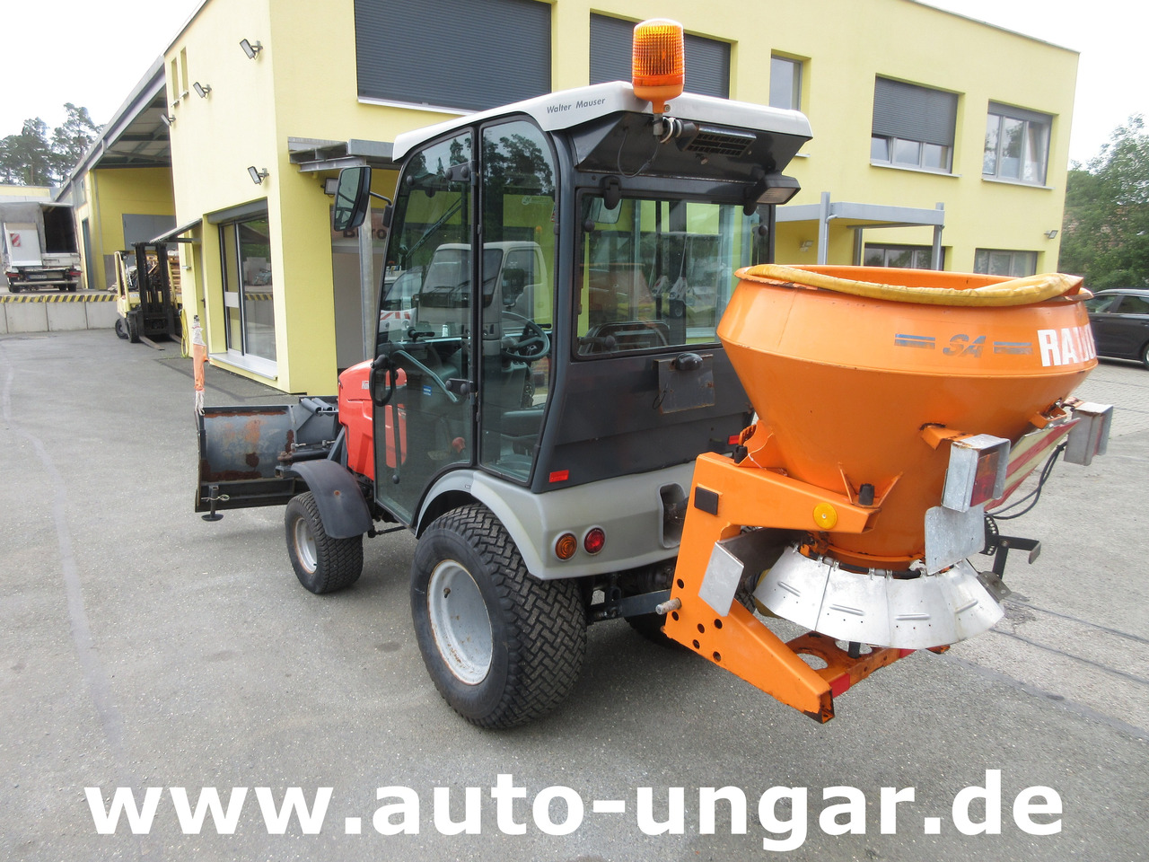 HAKO Hakotrac 2650 DA Winterdienst Schneepflug & Streuer 4x4 Zapfwelle Hydraulik - Kommunale traktor: bilde 5 HAKO Hakotrac 2650 DA Winterdienst Schneepflug & Streuer 4x4 Zapfwelle Hydraulik - Kommunale traktor: bilde 5