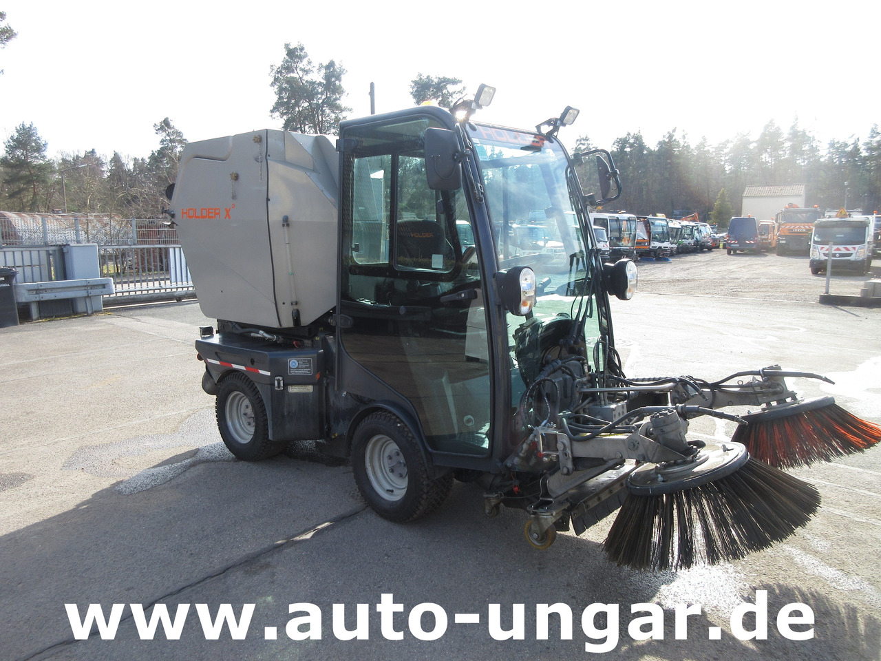 Holder X45 Kubota Diesel Motor Baujahr 2019 Allrad Kehrmaschine Geräteträger - Kommunale traktor: bilde 1 Holder X45 Kubota Diesel Motor Baujahr 2019 Allrad Kehrmaschine Geräteträger - Kommunale traktor: bilde 1