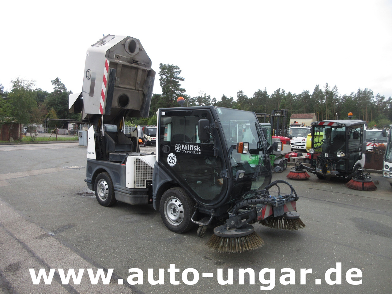 Nilfisk CR3500 CityRanger Schmidt Flexigo Multigo 4x4 Kehrmaschine Geräteträger - Feiebil: bilde 1 Nilfisk CR3500 CityRanger Schmidt Flexigo Multigo 4x4 Kehrmaschine Geräteträger - Feiebil: bilde 1