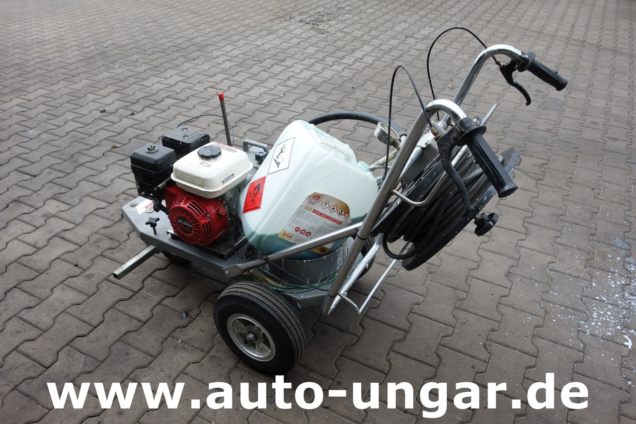 Titan Promark 690 Graco LineLazer Airless Roadmarking Machine Markiermaschine - Asfaltteknikk: bilde 1 Titan Promark 690 Graco LineLazer Airless Roadmarking Machine Markiermaschine - Asfaltteknikk: bilde 1