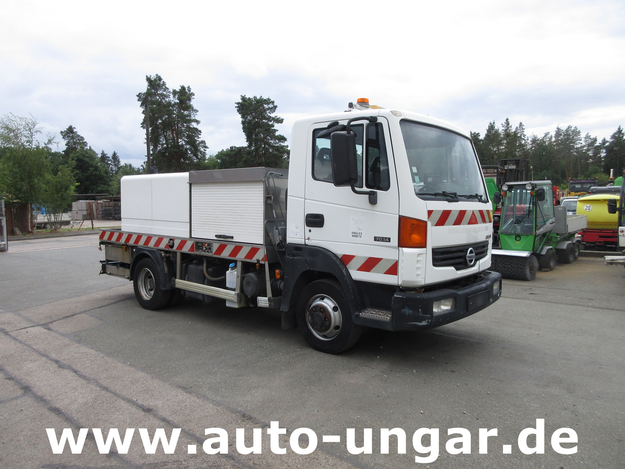 NISSAN Atleon 70.14 mit Hochdruckreiniger Wasserwagen Waschwagen Kärcher High Pressure - Utility-/ Spesiell maskin: bilde 1 NISSAN Atleon 70.14 mit Hochdruckreiniger Wasserwagen Waschwagen Kärcher High Pressure - Utility-/ Spesiell maskin: bilde 1