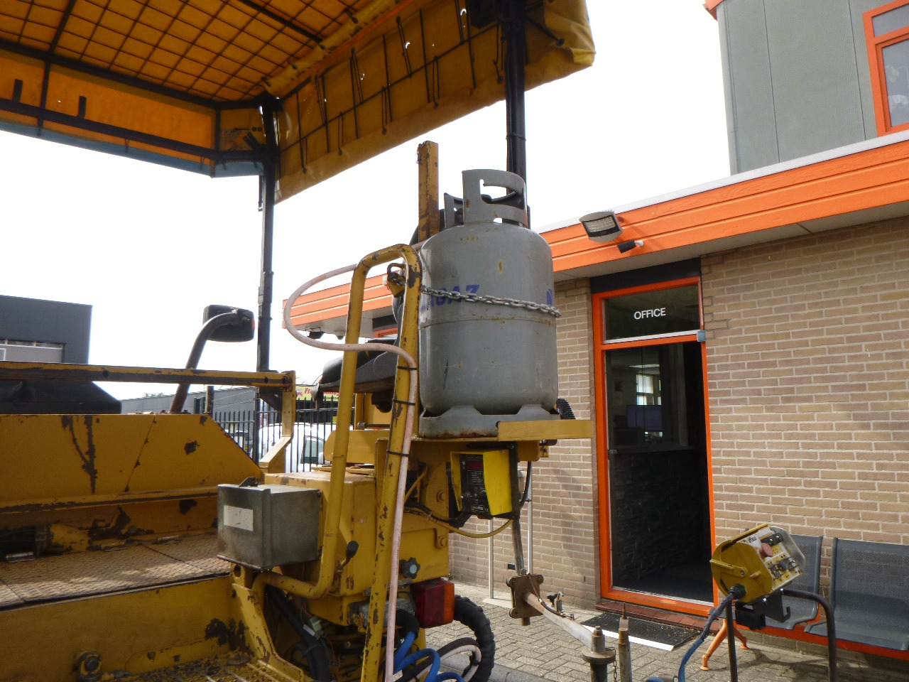 Asfaltutlegger CATERPILLAR BB730: bilde 37