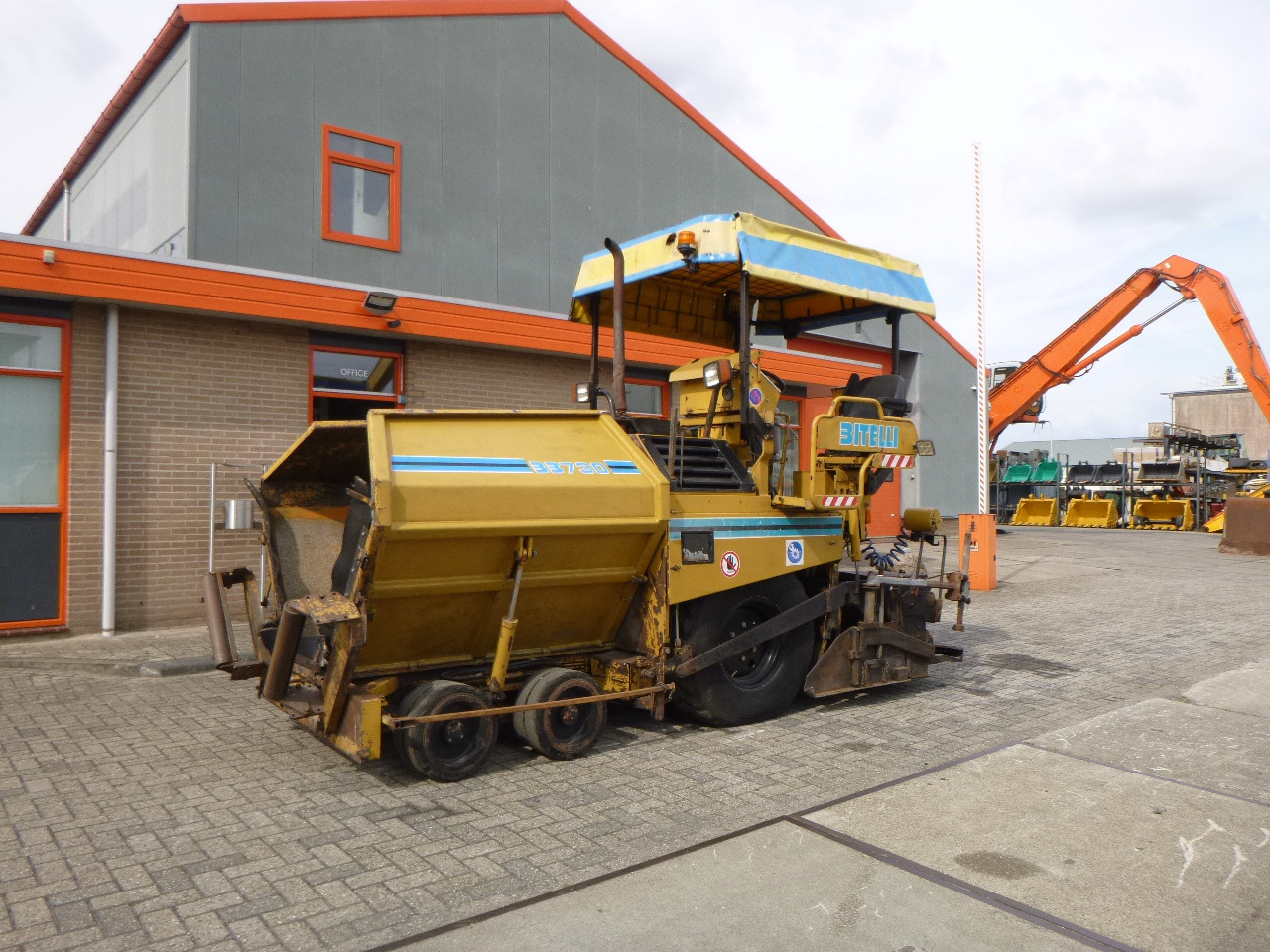 CATERPILLAR BB730 - Asfaltutlegger: bilde 1 CATERPILLAR BB730 - Asfaltutlegger: bilde 1