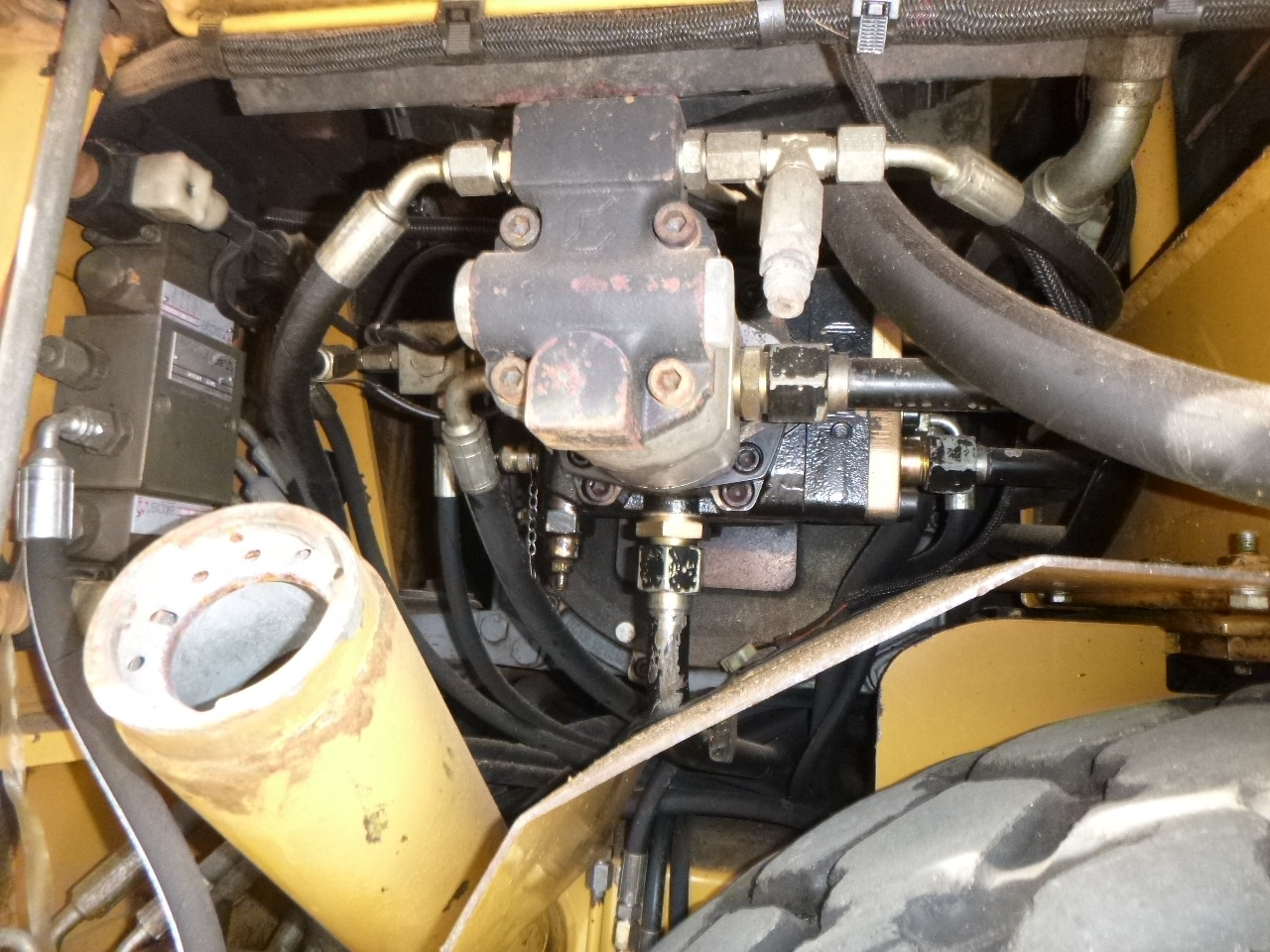 Asfaltutlegger CATERPILLAR BB730: bilde 41