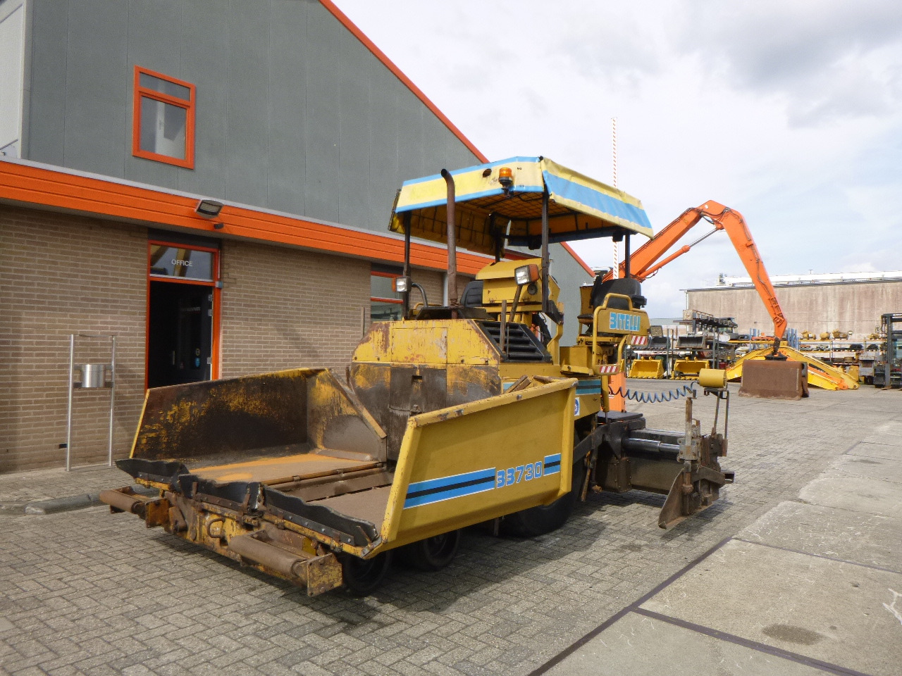Asfaltutlegger CATERPILLAR BB730: bilde 21