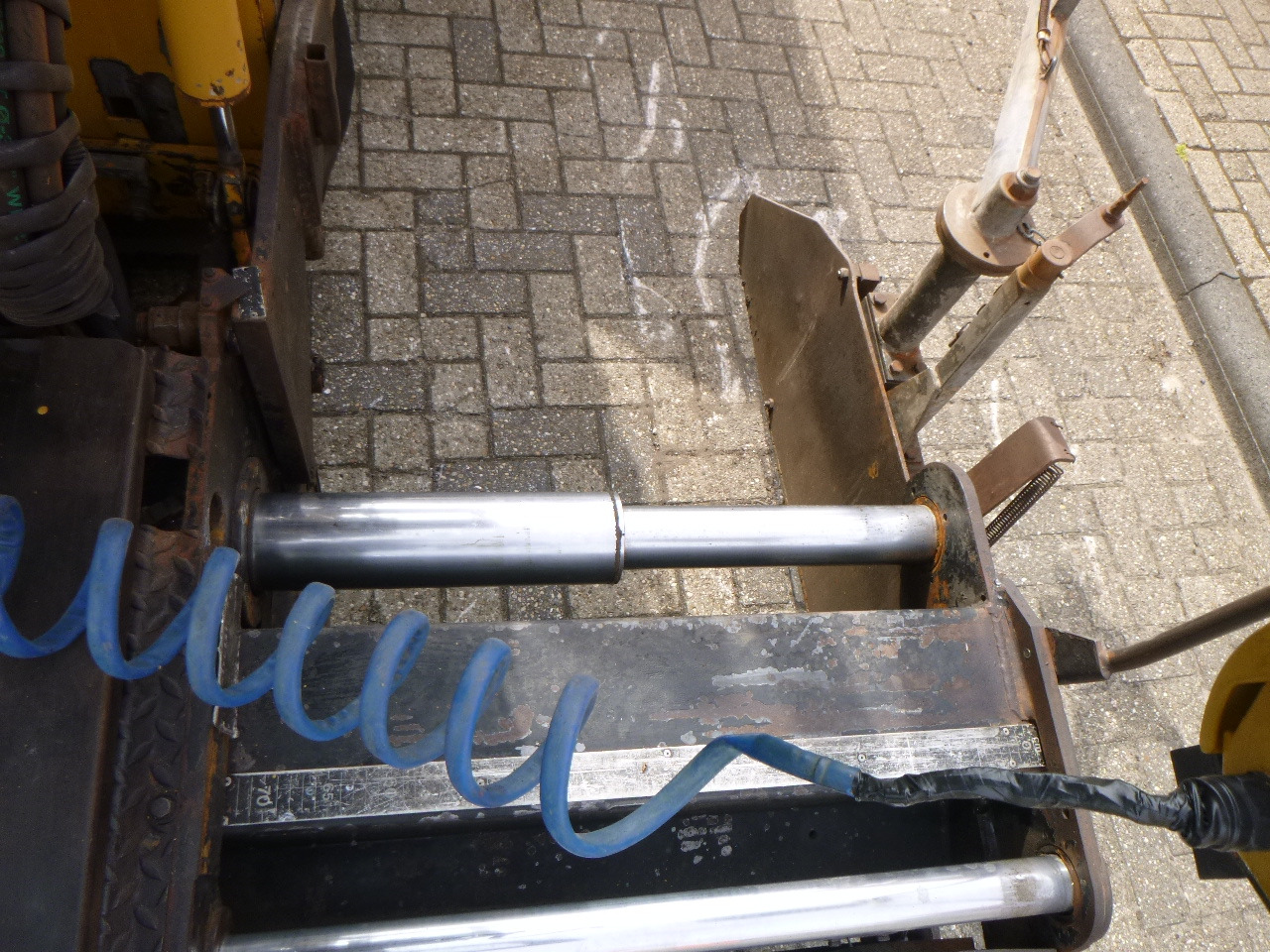 Asfaltutlegger CATERPILLAR BB730: bilde 25