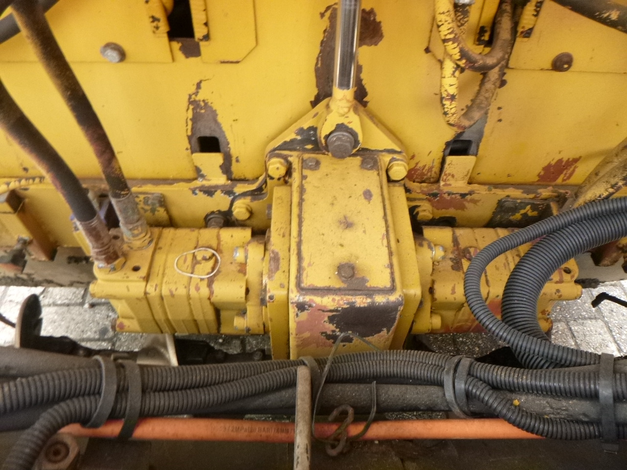 Asfaltutlegger CATERPILLAR BB730: bilde 26