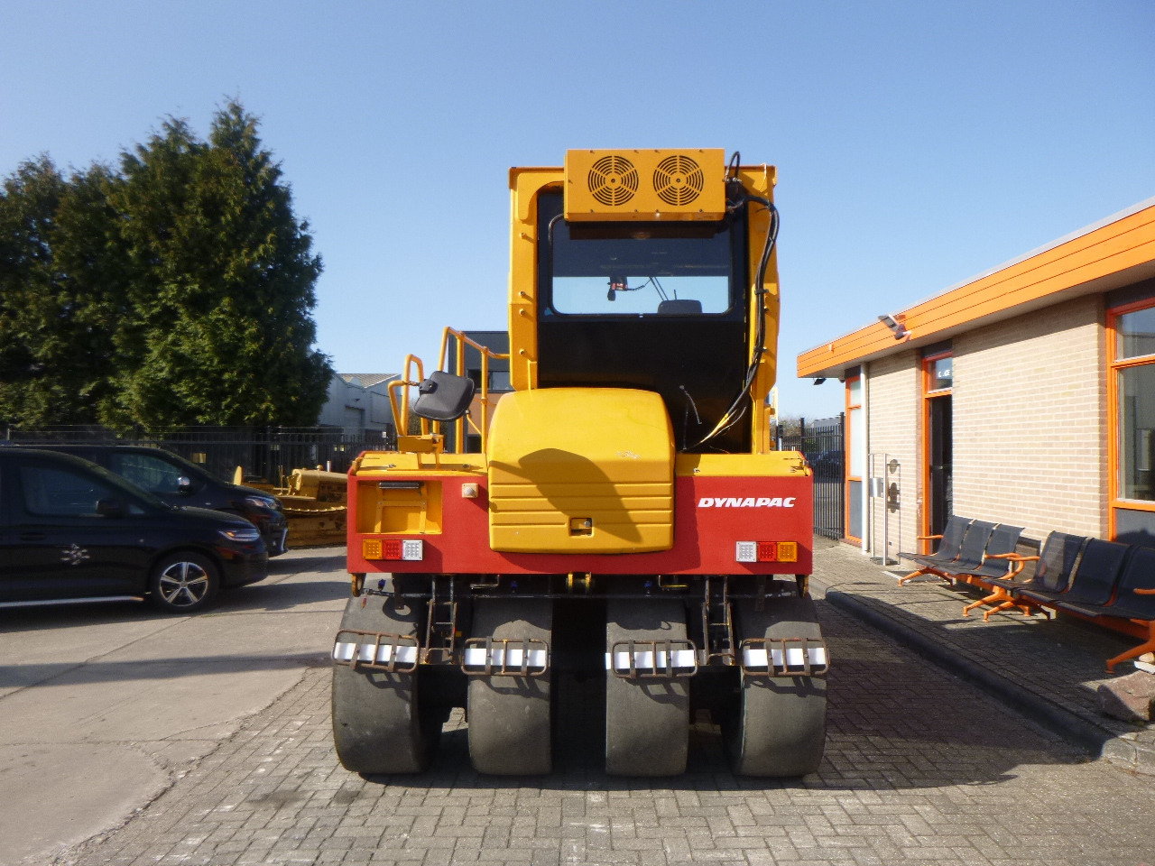 DYNAPAC CP215(HITACHI) - Gummihjuls vals: bilde 3 DYNAPAC CP215(HITACHI) - Gummihjuls vals: bilde 3