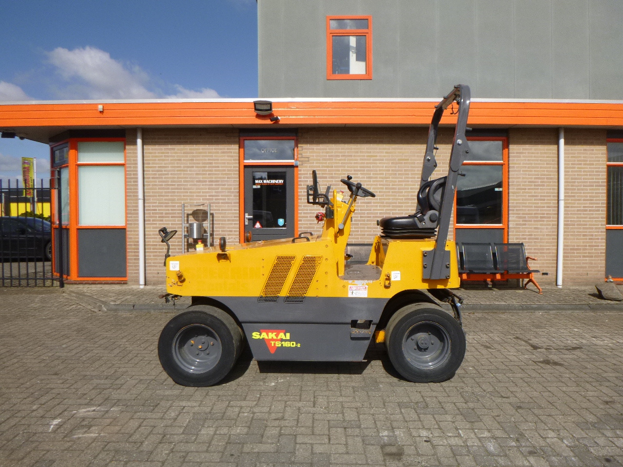 SAKAI TS160-2 - Gummihjuls vals: bilde 1 SAKAI TS160-2 - Gummihjuls vals: bilde 1