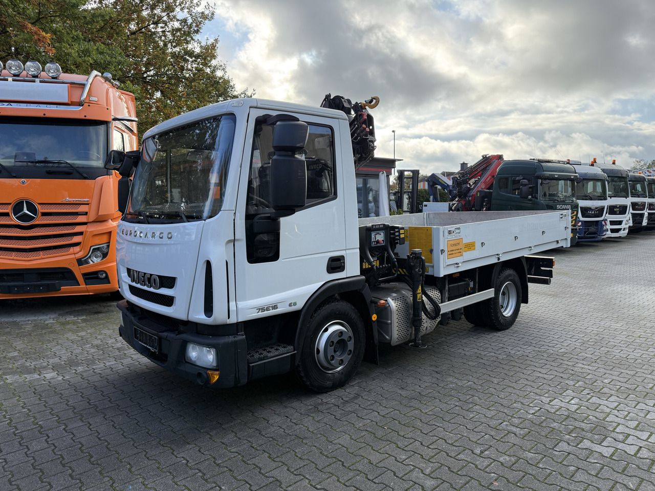 Iveco EuroCargo 75E16 Kran Hiab 055-2 - Planbil, Kranbil: bilde 1 Iveco EuroCargo 75E16 Kran Hiab 055-2 - Planbil, Kranbil: bilde 1