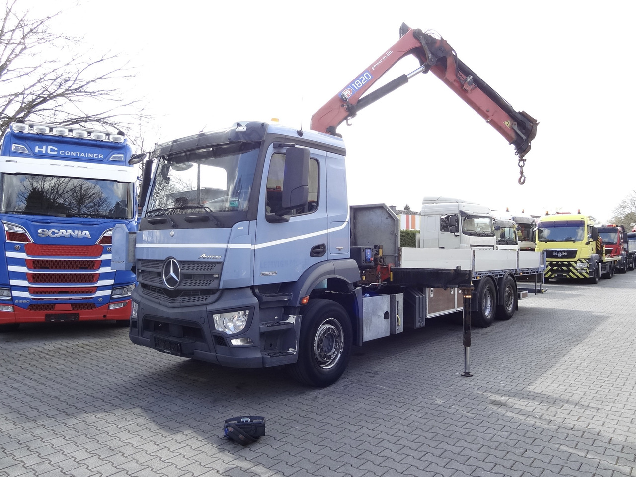 Mercedes-Benz Actros 2533 6X2 HMF 1820 Langmaterial - Planbil, Kranbil: bilde 1 Mercedes-Benz Actros 2533 6X2 HMF 1820 Langmaterial - Planbil, Kranbil: bilde 1