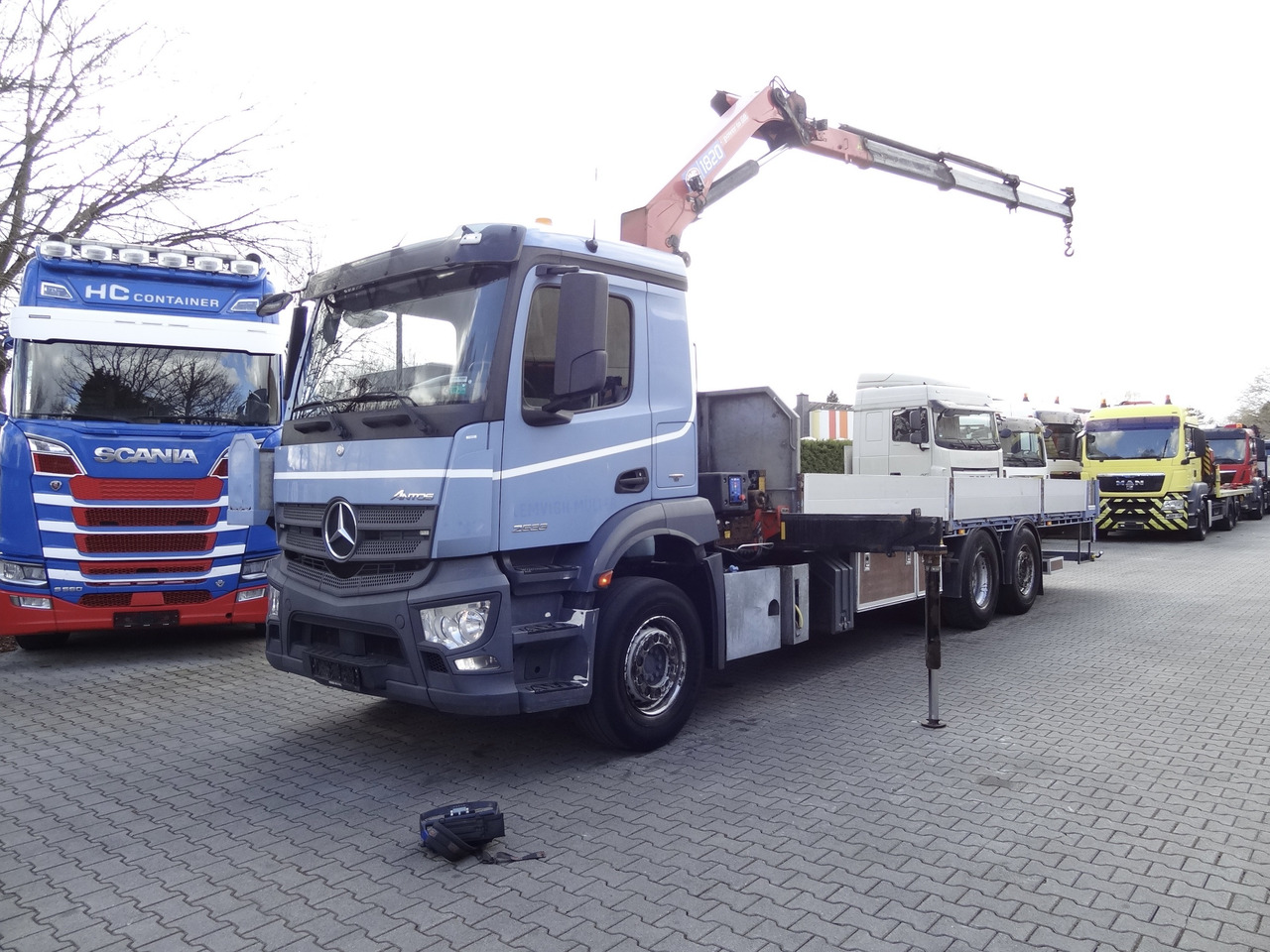 Mercedes-Benz Actros 2533 6X2 HMF 1820 Langmaterial - Planbil, Kranbil: bilde 1 Mercedes-Benz Actros 2533 6X2 HMF 1820 Langmaterial - Planbil, Kranbil: bilde 1