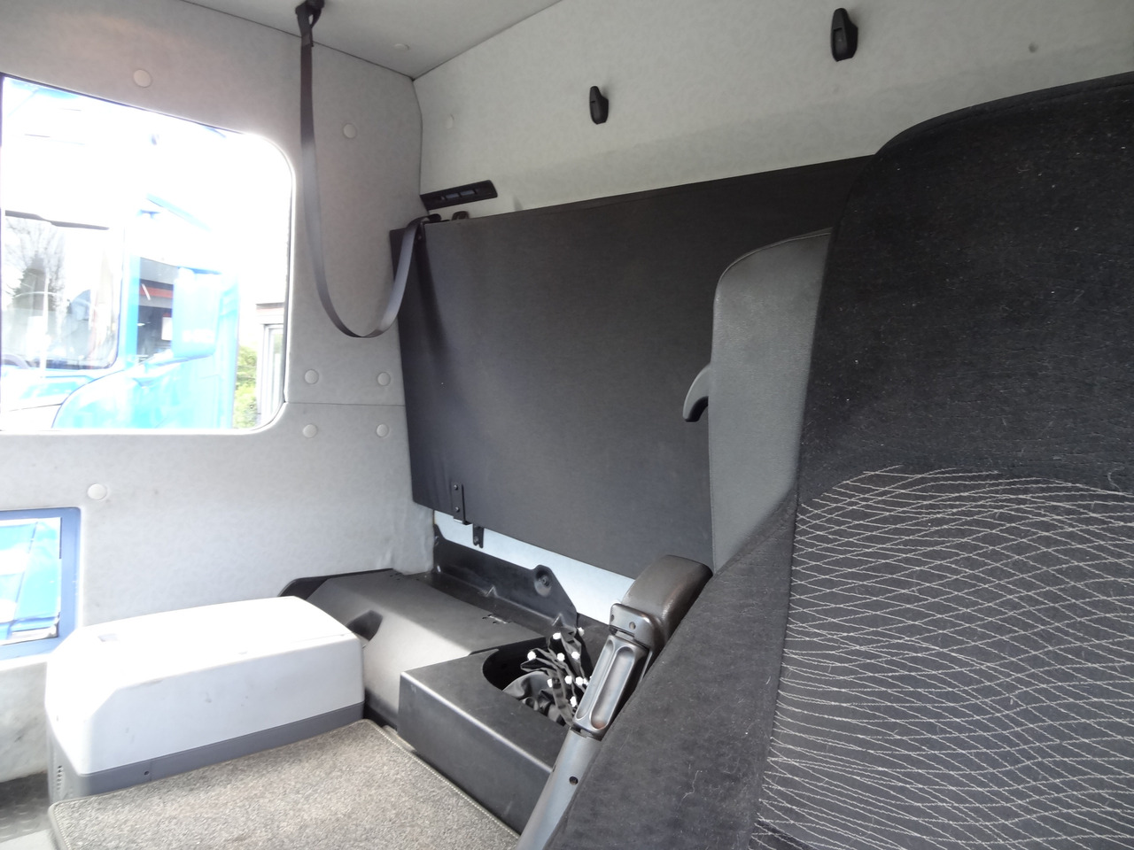 Mercedes-Benz Actros 2533 6X2 HMF 1820 Langmaterial - Planbil, Kranbil: bilde 5 Mercedes-Benz Actros 2533 6X2 HMF 1820 Langmaterial - Planbil, Kranbil: bilde 5