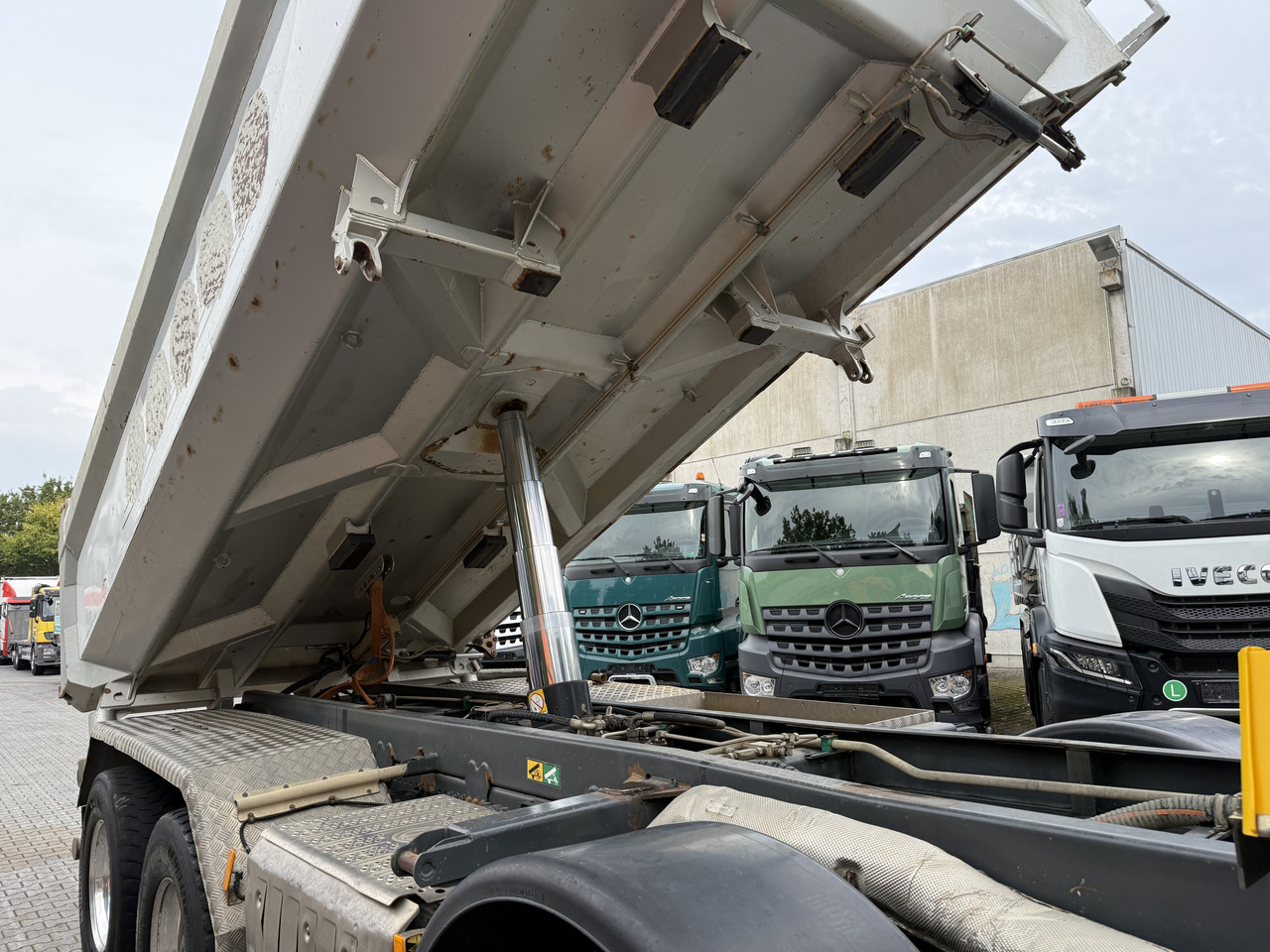 Mercedes-Benz Arocs 3245 K 8X4 - Tippbil: bilde 2 Mercedes-Benz Arocs 3245 K 8X4 - Tippbil: bilde 2