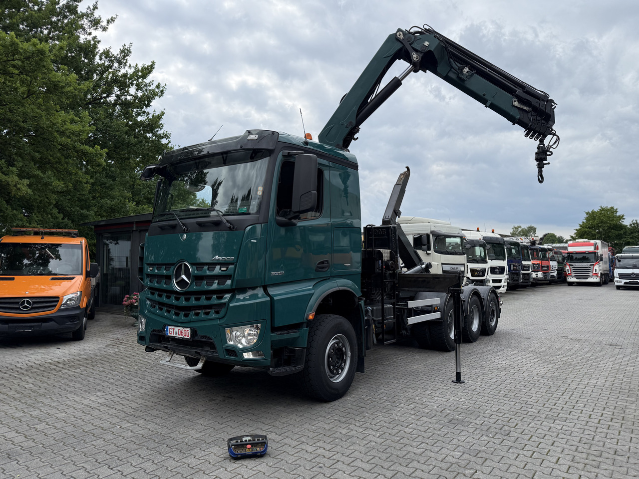 Mercedes-Benz Arocs 3251 8X4 Haken mit Kran HMF 2620 K5 - Krokbil, Kranbil: bilde 1 Mercedes-Benz Arocs 3251 8X4 Haken mit Kran HMF 2620 K5 - Krokbil, Kranbil: bilde 1
