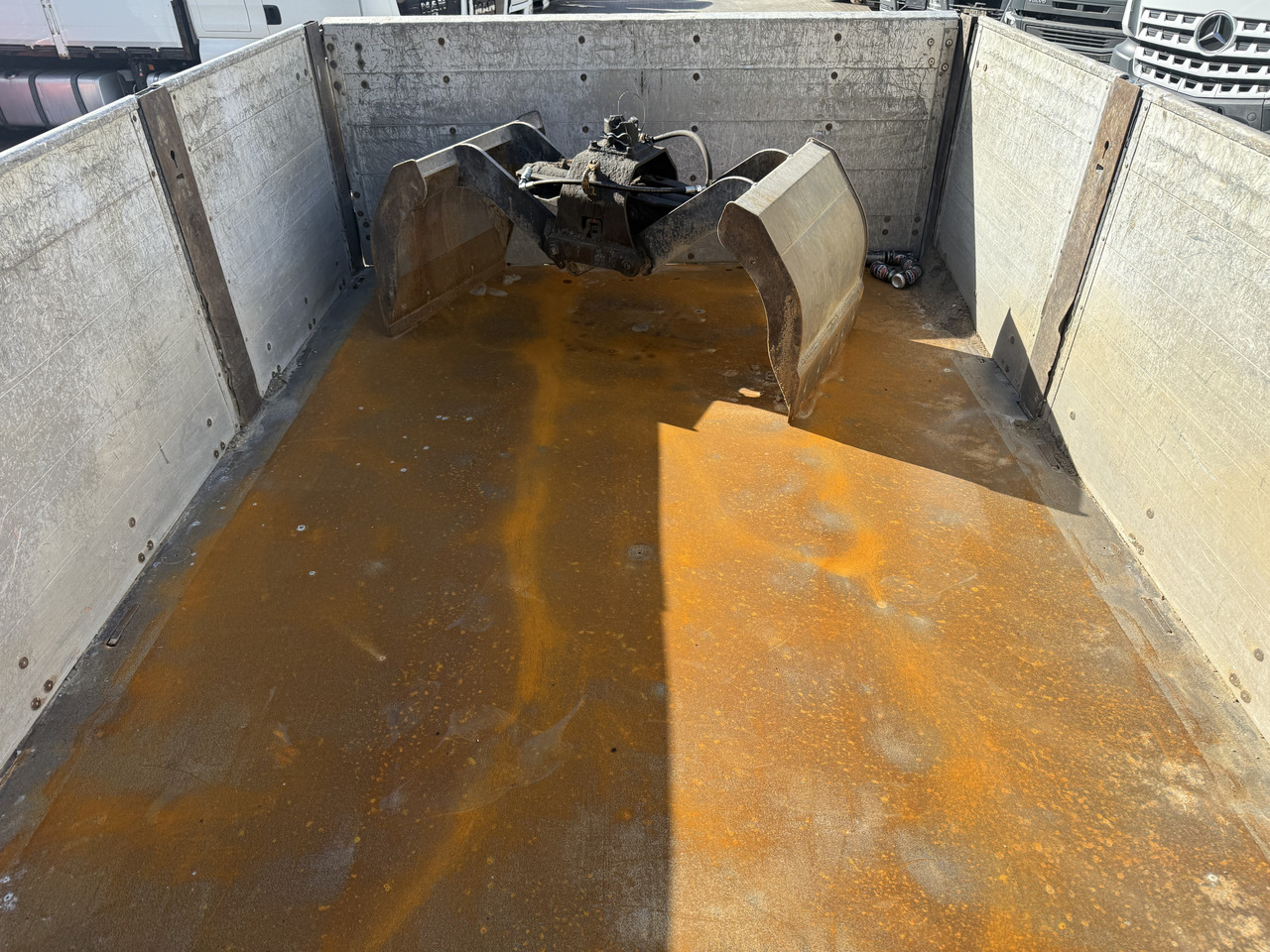 Scania R380 6X2*4 Kipper mit Kran HIAB 220 - Tippbil, Kranbil: bilde 2 Scania R380 6X2*4 Kipper mit Kran HIAB 220 - Tippbil, Kranbil: bilde 2