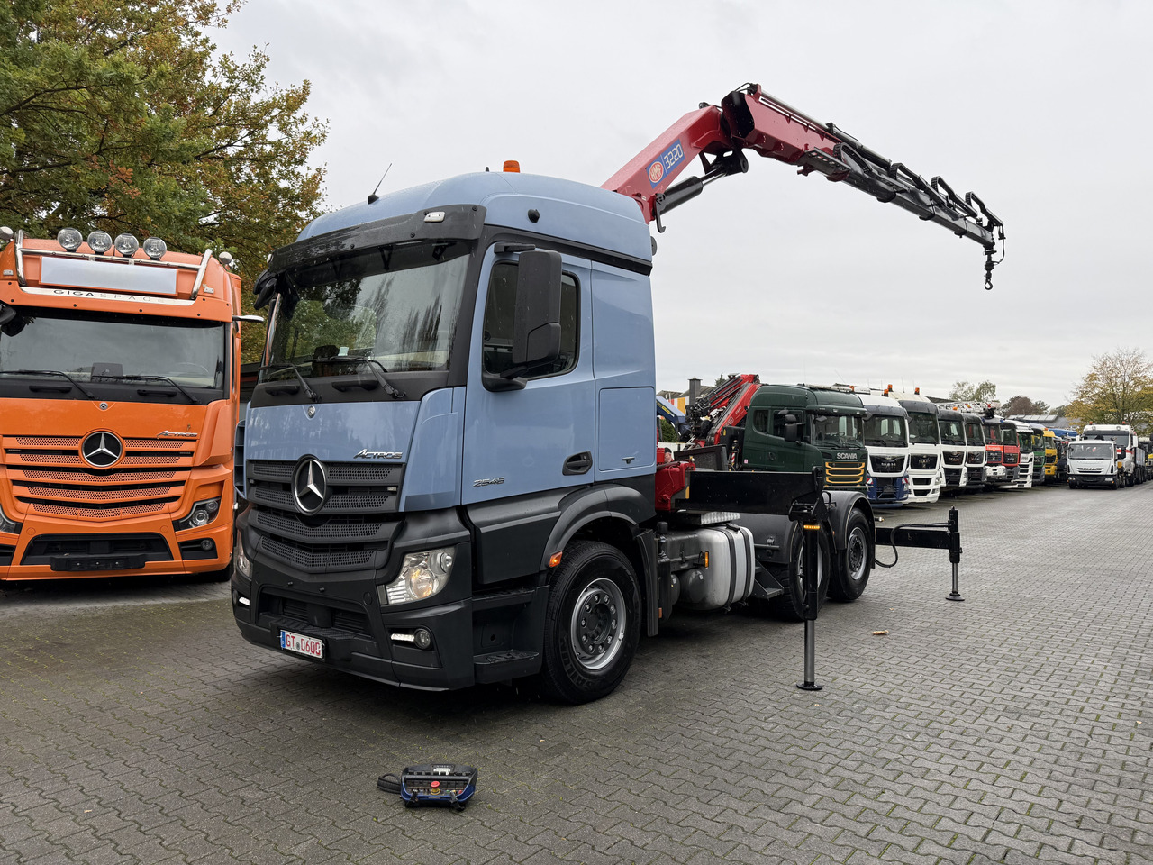 Mercedes-Benz Actros 2548 LS 6X2 Kran HMF 3220 bis 16 Meter - Trekkvogn: bilde 1 Mercedes-Benz Actros 2548 LS 6X2 Kran HMF 3220 bis 16 Meter - Trekkvogn: bilde 1