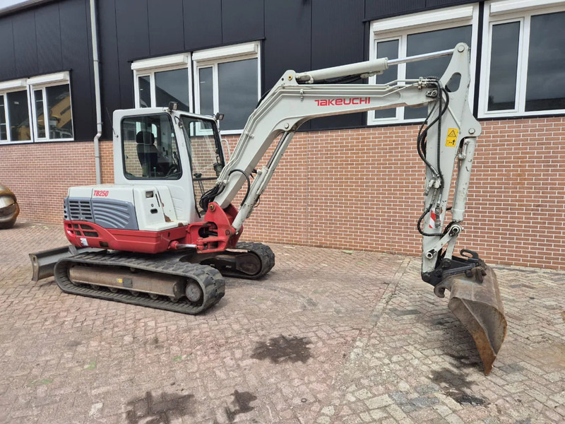 Takeuchi TB250 - Minigraver: bilde 4 Takeuchi TB250 - Minigraver: bilde 4