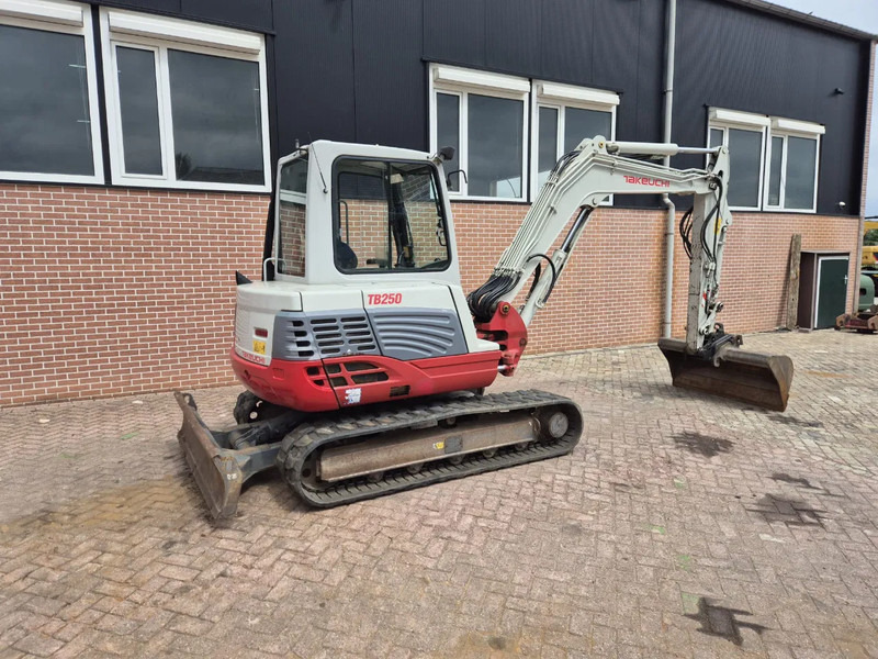 Takeuchi TB250 - Minigraver: bilde 3 Takeuchi TB250 - Minigraver: bilde 3