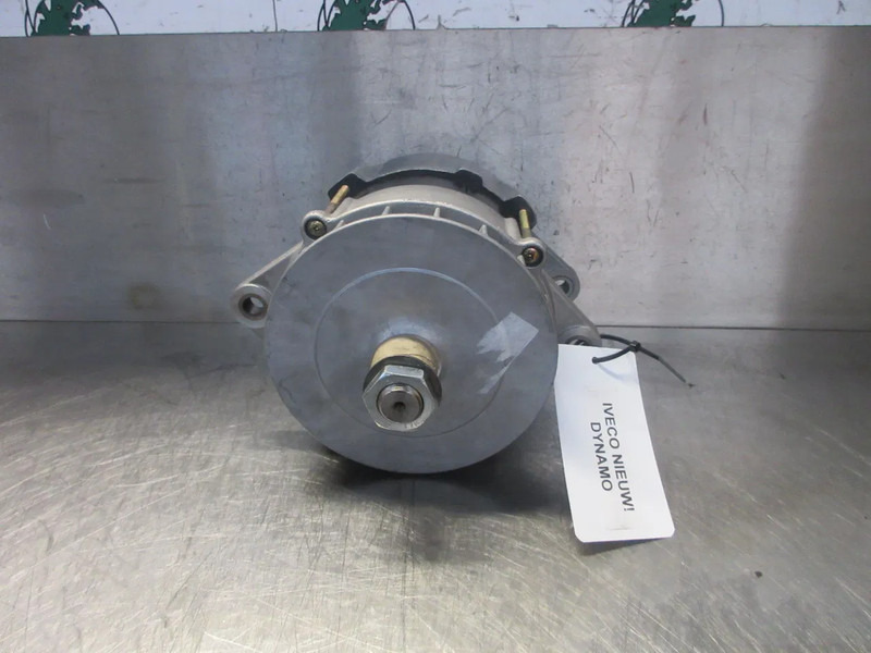 Iveco 0 120 689 524 BOSCH DYNAMO IVECO EURO 2 NIEUWE OP VOORRAAD - Dynamo for Lastebil: bilde 2 Iveco 0 120 689 524 BOSCH DYNAMO IVECO EURO 2 NIEUWE OP VOORRAAD - Dynamo for Lastebil: bilde 2