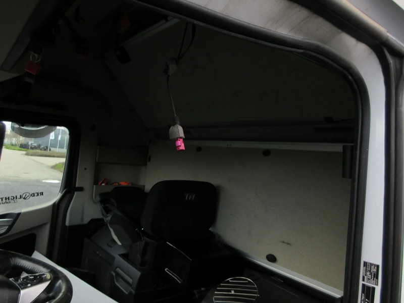 Førerhus og interiør for Lastebil Mercedes-Benz CABINE MERCEDES 2145 MP4 EURO 6 DEZE IS VOOR ONDERDELEN !!!: bilde 6 Førerhus og interiør for Lastebil Mercedes-Benz CABINE MERCEDES 2145 MP4 EURO 6 DEZE IS VOOR ONDERDELEN !!!: bilde 6