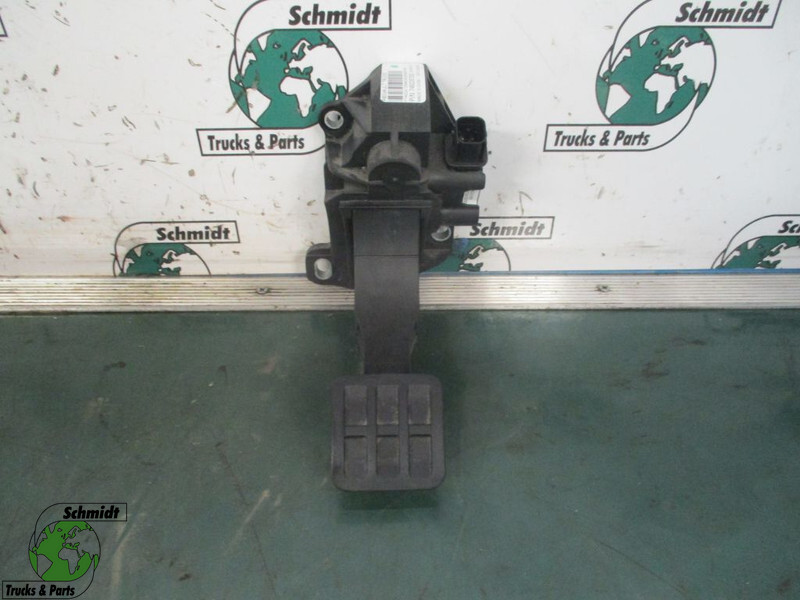 Renault 7482267250 Gas pedaal T 460 - Pedal for Lastebil: bilde 1 Renault 7482267250 Gas pedaal T 460 - Pedal for Lastebil: bilde 1