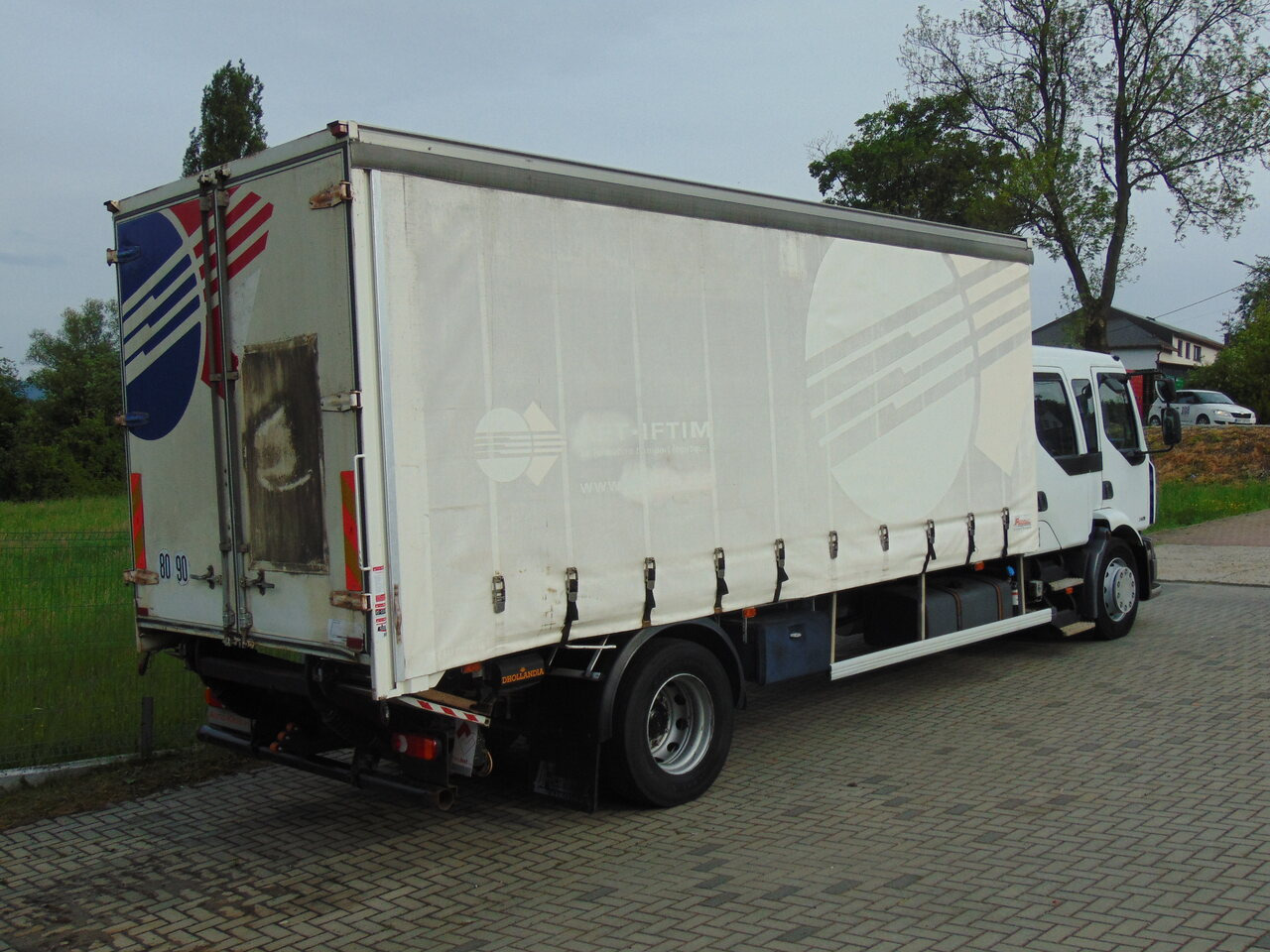 RENAULT Midlum 240DXi - Kapellbil: bilde 4 RENAULT Midlum 240DXi - Kapellbil: bilde 4