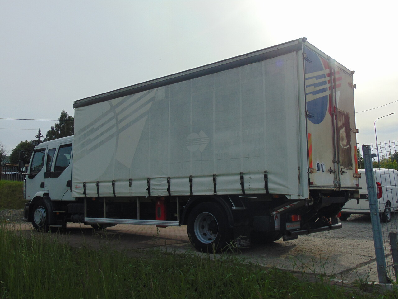 RENAULT Midlum 240DXi - Kapellbil: bilde 3 RENAULT Midlum 240DXi - Kapellbil: bilde 3