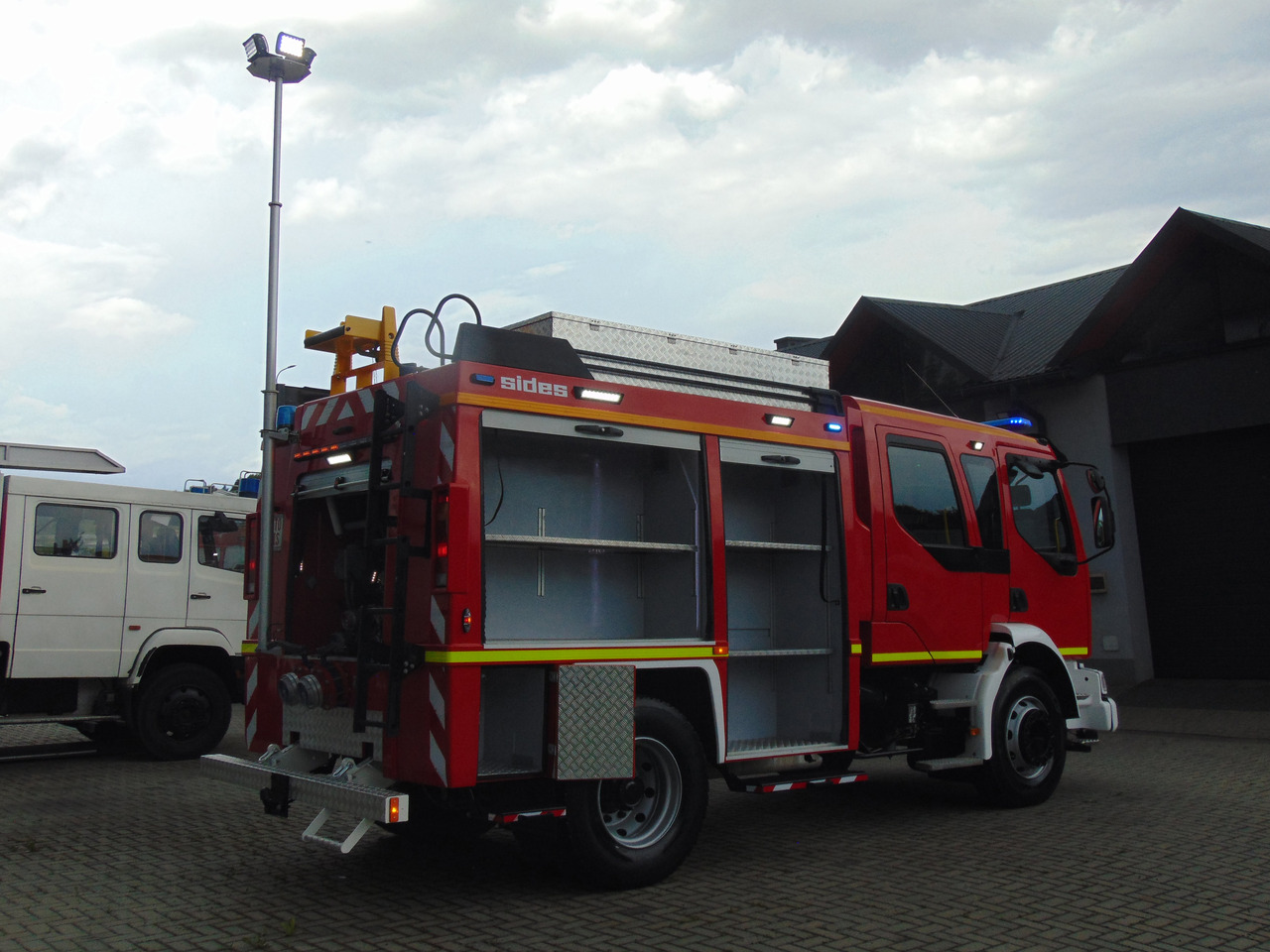 Leie RENAULT Midlum 270dCi SIDES RENAULT Midlum 270dCi SIDES: bilde 28