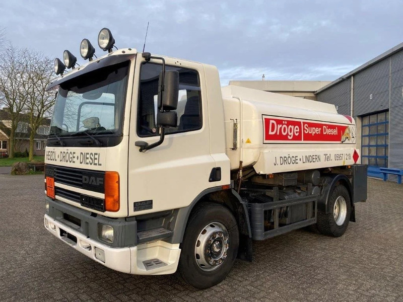 DAF 65CF-240 / FULL STEEL / POMP / 3 COMPARTIMENTS / 8350 LITER / ONLY:25969 KM / EURO-2 / MANUAL / GOOD CONDITION - Tankbil: bilde 1 DAF 65CF-240 / FULL STEEL / POMP / 3 COMPARTIMENTS / 8350 LITER / ONLY:25969 KM / EURO-2 / MANUAL / GOOD CONDITION - Tankbil: bilde 1