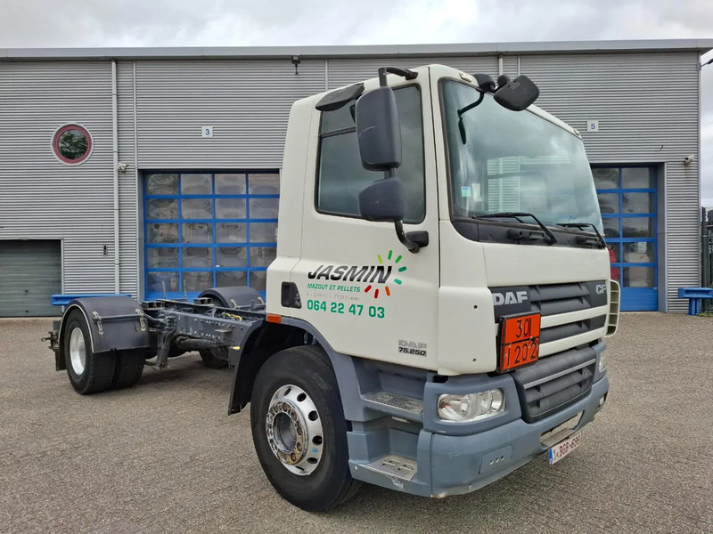 DAF CF75-250 / ADR / ONLY:320740 KM / PTO / INLINER / ALCOA / GOOD CONDITION / MANUAL / EURO-5 / 2011 - Chassis lastebil: bilde 2 DAF CF75-250 / ADR / ONLY:320740 KM / PTO / INLINER / ALCOA / GOOD CONDITION / MANUAL / EURO-5 / 2011 - Chassis lastebil: bilde 2
