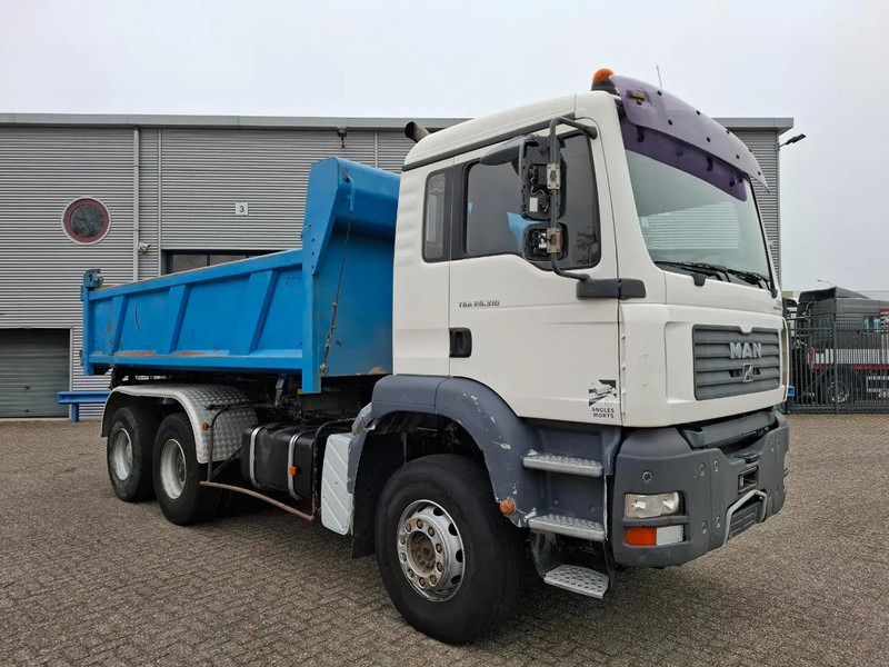 MAN TGA 26.310 / 6X4 / 2XBIG AXLE / 2SIDE TIPPER / ONLY:545423 KM / TUV:06-05-2026 / FULL-STEEL / AIRCO / MANUAL / EURO-4 / 2005 - Tippbil: bilde 4 MAN TGA 26.310 / 6X4 / 2XBIG AXLE / 2SIDE TIPPER / ONLY:545423 KM / TUV:06-05-2026 / FULL-STEEL / AIRCO / MANUAL / EURO-4 / 2005 - Tippbil: bilde 4