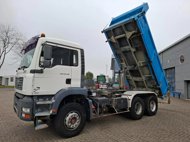 MAN TGA 26.310 / 6X4 / 2XBIG AXLE / 2SIDE TIPPER / ONLY:545423 KM / TUV:06-05-2026 / FULL-STEEL / AIRCO / MANUAL / EURO-4 / 2005 - Tippbil: bilde 1 MAN TGA 26.310 / 6X4 / 2XBIG AXLE / 2SIDE TIPPER / ONLY:545423 KM / TUV:06-05-2026 / FULL-STEEL / AIRCO / MANUAL / EURO-4 / 2005 - Tippbil: bilde 1