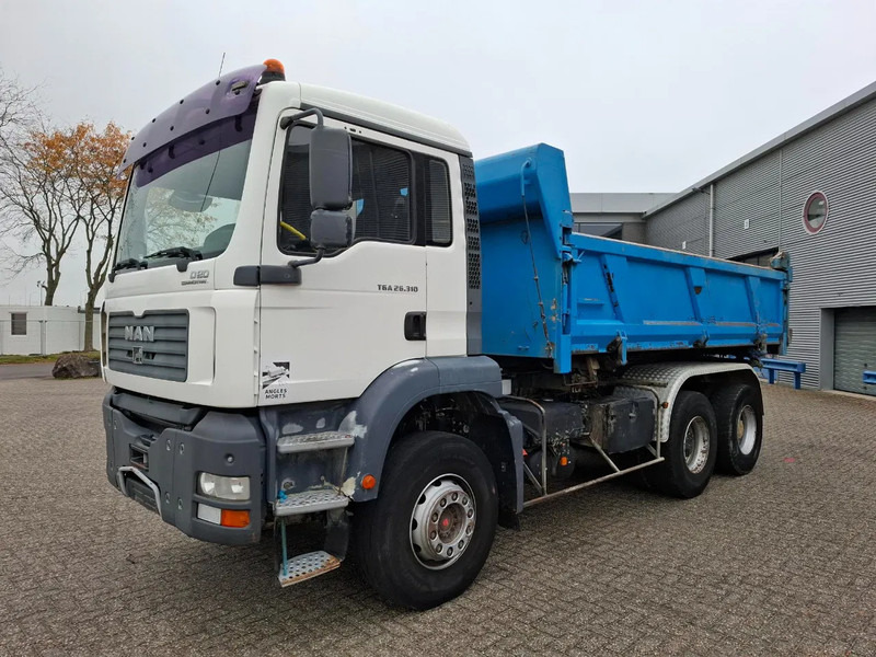 MAN TGA 26.310 / 6X4 / 2XBIG AXLE / 2SIDE TIPPER / ONLY:545423 KM / TUV:06-05-2026 / FULL-STEEL / AIRCO / MANUAL / EURO-4 / 2005 - Tippbil: bilde 3 MAN TGA 26.310 / 6X4 / 2XBIG AXLE / 2SIDE TIPPER / ONLY:545423 KM / TUV:06-05-2026 / FULL-STEEL / AIRCO / MANUAL / EURO-4 / 2005 - Tippbil: bilde 3