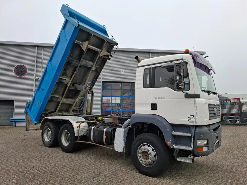 MAN TGA 26.310 / 6X4 / 2XBIG AXLE / 2SIDE TIPPER / ONLY:545423 KM / TUV:06-05-2026 / FULL-STEEL / AIRCO / MANUAL / EURO-4 / 2005 - Tippbil: bilde 5 MAN TGA 26.310 / 6X4 / 2XBIG AXLE / 2SIDE TIPPER / ONLY:545423 KM / TUV:06-05-2026 / FULL-STEEL / AIRCO / MANUAL / EURO-4 / 2005 - Tippbil: bilde 5