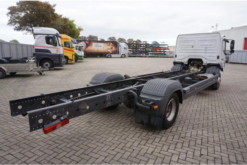 Mercedes-Benz ATEGO 1221 / ENGINE RUNNING / ONLY:253095 KM / AUTOMATIC / EURO-6 / 2017 - Chassis lastebil: bilde 4 Mercedes-Benz ATEGO 1221 / ENGINE RUNNING / ONLY:253095 KM / AUTOMATIC / EURO-6 / 2017 - Chassis lastebil: bilde 4