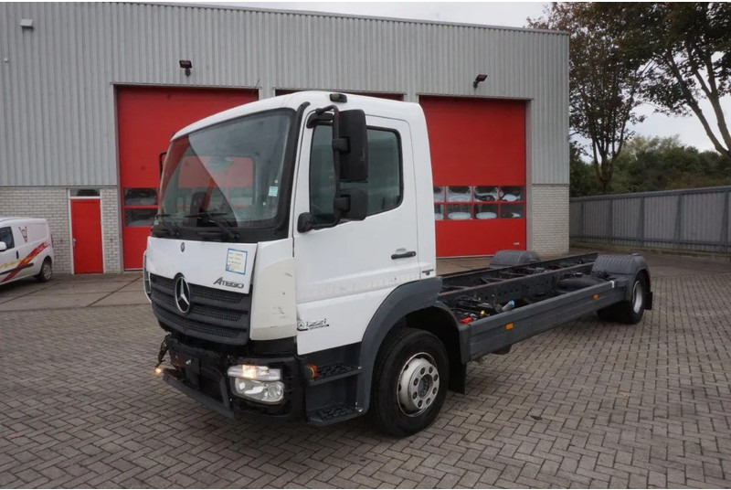 Mercedes-Benz ATEGO 1221 / ENGINE RUNNING / ONLY:253095 KM / AUTOMATIC / EURO-6 / 2017 - Chassis lastebil: bilde 1 Mercedes-Benz ATEGO 1221 / ENGINE RUNNING / ONLY:253095 KM / AUTOMATIC / EURO-6 / 2017 - Chassis lastebil: bilde 1