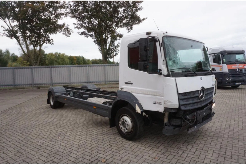Mercedes-Benz ATEGO 1221 / ENGINE RUNNING / ONLY:253095 KM / AUTOMATIC / EURO-6 / 2017 - Chassis lastebil: bilde 2 Mercedes-Benz ATEGO 1221 / ENGINE RUNNING / ONLY:253095 KM / AUTOMATIC / EURO-6 / 2017 - Chassis lastebil: bilde 2