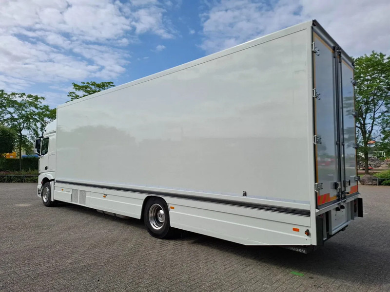 Mercedes-Benz Actros 1843 / GERMAN FLOWER TRUCK / 162021 KM / ISOLATED BOX / COOL & HEATED / NAVI / PLATFORM 1500 KG / TOP CONDITION / FULL-AI - Matbil: bilde 3 Mercedes-Benz Actros 1843 / GERMAN FLOWER TRUCK / 162021 KM / ISOLATED BOX / COOL & HEATED / NAVI / PLATFORM 1500 KG / TOP CONDITION / FULL-AI - Matbil: bilde 3