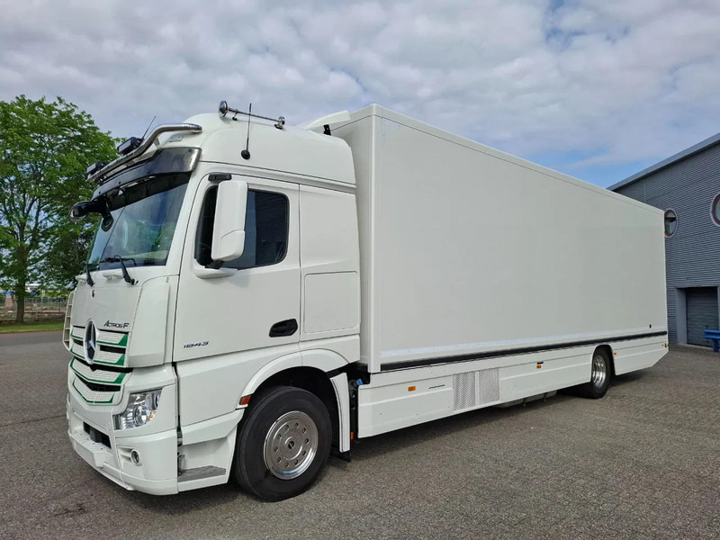 Mercedes-Benz Actros 1843 / GERMAN FLOWER TRUCK / 162021 KM / ISOLATED BOX / COOL & HEATED / NAVI / PLATFORM 1500 KG / TOP CONDITION / FULL-AI - Matbil: bilde 1 Mercedes-Benz Actros 1843 / GERMAN FLOWER TRUCK / 162021 KM / ISOLATED BOX / COOL & HEATED / NAVI / PLATFORM 1500 KG / TOP CONDITION / FULL-AI - Matbil: bilde 1