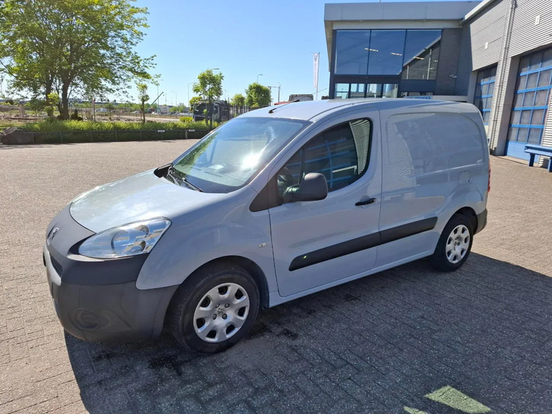 Peugeot Partner 1.6 HDI / TUV:12-01-2026 / AIRCO / CLOSED BOX / MANUAL / EURO-5 b / 2015 - Små varebil: bilde 1 Peugeot Partner 1.6 HDI / TUV:12-01-2026 / AIRCO / CLOSED BOX / MANUAL / EURO-5 b / 2015 - Små varebil: bilde 1