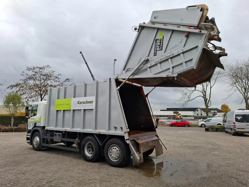 Scania P360 / RETARDER / ONLY:234640 KM / LENKACHSE / AIRCO / WORKING GARBAGE TRUCK / AUTOMATIC / EURO-5 / 2013 - Søppelbil: bilde 4 Scania P360 / RETARDER / ONLY:234640 KM / LENKACHSE / AIRCO / WORKING GARBAGE TRUCK / AUTOMATIC / EURO-5 / 2013 - Søppelbil: bilde 4