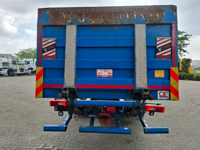 Scania R580 V8 / RETARDER / LIFT+LENKACHSE / FULL-AIR / PLATFORM 2000 KG / LEATHER / AIRCO / AUTOMATIC / EURO-6 / 2014 - Chassis lastebil: bilde 4 Scania R580 V8 / RETARDER / LIFT+LENKACHSE / FULL-AIR / PLATFORM 2000 KG / LEATHER / AIRCO / AUTOMATIC / EURO-6 / 2014 - Chassis lastebil: bilde 4