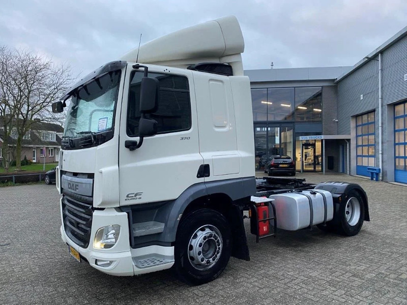 DAF CF370 / NICE CLEAN NL TRUCK / TYRES 80% / AUTOMATIC / EURO-6 / 2015 - Trekkvogn: bilde 1 DAF CF370 / NICE CLEAN NL TRUCK / TYRES 80% / AUTOMATIC / EURO-6 / 2015 - Trekkvogn: bilde 1