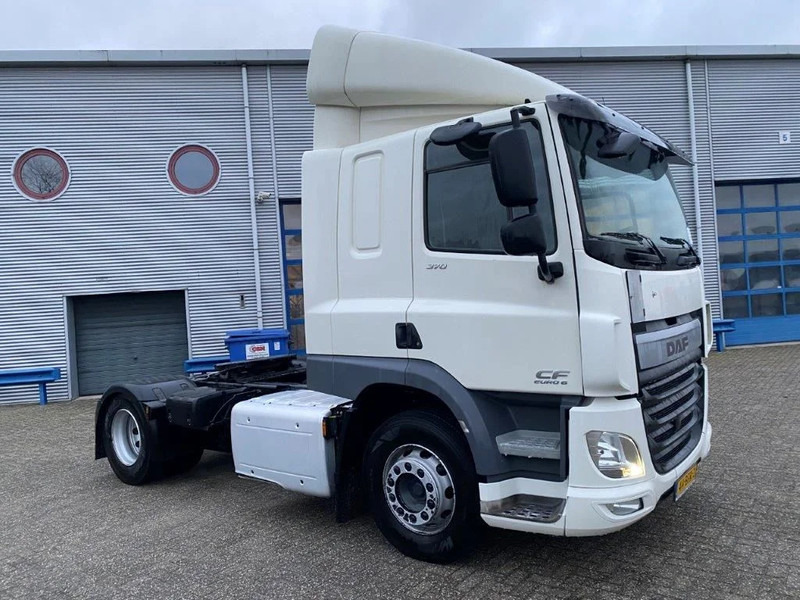DAF CF370 / NICE CLEAN NL TRUCK / TYRES 80% / AUTOMATIC / EURO-6 / 2015 - Trekkvogn: bilde 2 DAF CF370 / NICE CLEAN NL TRUCK / TYRES 80% / AUTOMATIC / EURO-6 / 2015 - Trekkvogn: bilde 2