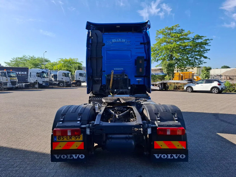 Volvo FH13-400 / HYDRAULICS / NL TRUCK / TUV:14-09-2025 / GLOBETROTTER / FRIGDE / AIRCO / AUTOMATIC / EURO-5 / 2006 - Trekkvogn: bilde 4 Volvo FH13-400 / HYDRAULICS / NL TRUCK / TUV:14-09-2025 / GLOBETROTTER / FRIGDE / AIRCO / AUTOMATIC / EURO-5 / 2006 - Trekkvogn: bilde 4
