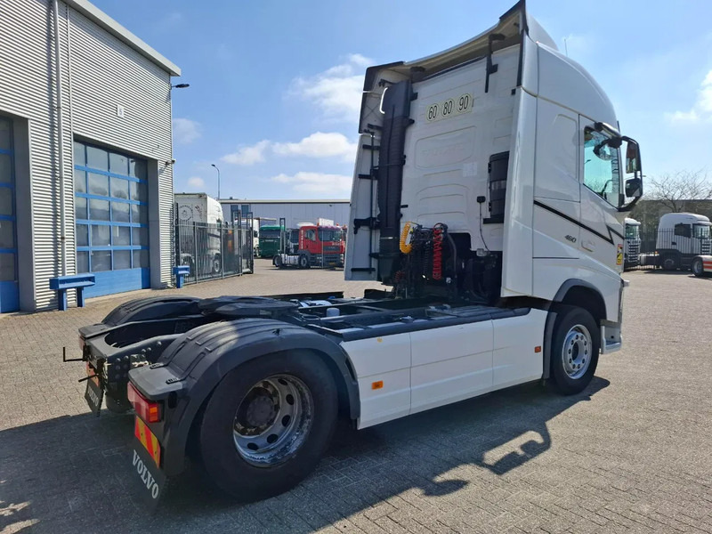 Volvo FH4-460 / VEB+ / DOUBLE TANK / FRIDGE / TUV:14-04-2025 / AUTOMATIC / EURO-6 / 2018 - Trekkvogn: bilde 5 Volvo FH4-460 / VEB+ / DOUBLE TANK / FRIDGE / TUV:14-04-2025 / AUTOMATIC / EURO-6 / 2018 - Trekkvogn: bilde 5